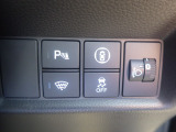 パーキングセンサーや横滑りを防ぐVSA等のスイッチ類は運転席の右側、手の届きやすい位置にあります。
