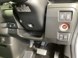 左側に高速で便利なETCがあり、また、便利な電動スライドドア、横滑りを防ぐVSAなどのスイッチは、運転席の右側、手の届きやすい位置にあります。