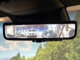 【デジタルインナーミラー】後席の大きな荷物や同乗者で後方が確認しづらい時でも安心!カメラが撮影した車両後方の映像をルームミラー内に表示。クリアな視界で状況の確認が可能です!
