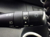 【オートライト】車外の明るさに応じて、自動的にライトの点灯・消灯をしてくれます。