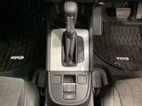 「e:HEV」は、モーター走行を中心にしながら電気エネルギーやエンジン動力を最も効率よく使い分けることができる賢いハイブリッドシステムです。サイドブレーキはスイッチ操作の電子制御パーキングブレーキです