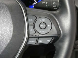 【レーダークルーズコントロール】(全車速追従機能付)付きです。車速に応じて追従支援してくれるので、ロングドライブも快適です。詳細は販売店スタッフまでおたずねください。