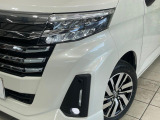 【LEDヘッドライト】悪天候や夜間走行時も良好な視界を確保し安心して運転できる高輝度LEDヘッドライトを装備!点灯速度が早く、消費電力も抑えられています。