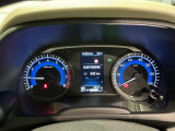メーター内のカラーディスプレイには運転をサポートするさまざまな情報を表示!瞬間燃費などが表示できます。