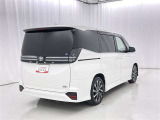 広々とした車内空間に優れた燃費性能。更にデザインも上質で人気のお車です!