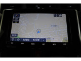 純正9インチSDナビを装備しています。大きな画面で地図も見やすく操作もしやすいです☆ハンズフリー通話や音楽の再生に使えるBluetoothにも対応しています。