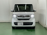 LEDヘッドライトを装備しています。LEDヘッドライトはとても明るく、雨の日や夜間走行も安全・安心です。オートライトコントロール付きで周囲の明るさに応じて自動で点灯・消灯します