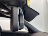 【ルームミラー一体型ETC】BMWといえばルームミラー一体型のETC。ドライバーから差し込めるかたちになっておりますので、差し忘れの際も慌てずにご利用いただけます。