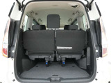 タテにもヨコにもワイドなテールゲート開口部により、重い荷物も簡単に積み込むことができます。広いラゲッジスペースで、普段使いから旅行まで、ざまざまなシーンで大活躍です。