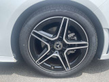 【アルミホイール】18インチのAMG5スポークアルミホイールを装着