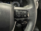【ステアリングスイッチ】運転中に視線を前に向けたまま画面の操作できます。