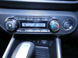 フロントオートエアコン装備ですので常にお好みの温度に調整ができ車内を快適な空間に保ってくれます。