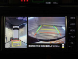 パノラミックビューモニター付きです。車両を上から見たような映像をモニター画面に表示。運転席からの目視では見にくい、車両周辺の状況をリアルタイムでしっかり確認できます。