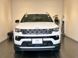 7スロットルグリルはJeep伝統の証です。SUVのみにこだわり続けている伝統あるJeep車へお乗り頂いてみてはいかがですか?