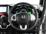 【運転席まわり】Honda独自の設計思想に基づき、自然に手を伸ばした先に操作したいものがあるようレイアウトを追求 !