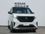 アダプティブLEDヘッドライト。フロントカメラで前方の状況を検知し対向車や先行車に眩しい思いをさせることなく必要なところだけを遠くまで照射します。