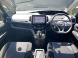 セレナの運転席周りの画像です。