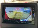 【バックカメラ】運転が苦手な方も車庫入れラクラクです!ギアをリバースに入れれば自動的に切り換わりますので、面倒な操作は不要です♪狭い駐車場もお車を傷つけず安心ですね!