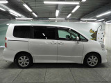 納車前に自社整備工場で点検整備を実施。納車から1年間の全国トヨタロングラン保証付きですので、ご安心してお乗りいただけます!