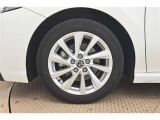 純正なので車に似合うデザインになっていますね。スタッドレスタイヤもご相談下さい。