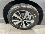 純正アルミホイールで、愛車をもっとカッコよく自動車メーカーが直接扱う純正アルミホイール。車種にマッチしたデザインで、愛車の個性を際立たせます。安全性や耐久性にも優れ、安心して使用できます。