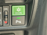 パーキングセンサーもついておりますので駐車などが苦手な方も安心して運転が可能です。