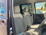 運転席は足元広々です。リラックスして運転できますね。