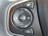 運転中、オーディオの操作をしてて、ハッとしたことはありませんか?ステアリングスイッチは、運転中でもハンドルでオーディオの操作が可能です。安全なドライブをサポートします。