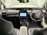 使いやすいレイアウトのダッシュボード周辺です。オートエアコンや小物入れなど嬉しい装備が満載です。