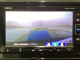 【バックカメラ】運転が苦手な方も車庫入れラクラクです!ギアをリバースに入れれば自動的に切り換わりますので、面倒な操作は不要です♪狭い駐車場もお車を傷つけず安心ですね!