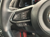 ステアリングにオーディオ操作スイッチが付いています。オーディオ画面に直接タッチしなくても操作が出来ますので、運転に集中できます。