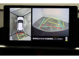 車両を上から見たような映像表示するパノラミックビューモニター付き!