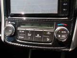 オートエアコンで車内快適♪ご希望の温度に設定すれば風向きや風量を自動で調整してくれますよ!