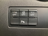 運転席脇のクラスタースイッチ部分にはパーキングセンサー、その他走行系スイッチを集中配置しております。