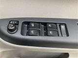 パワーウィンドウは一部自動になります。