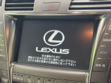【メーカー純正ナビ】インテリアに溶け込むスタイリッシュな「専用設計」メーカーナビを装備♪視認性や操作性など基本性能にも優れ、より上質なカーライフをお楽しみいただけます。