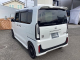 自社整備工場で点検整備をおこなってからお渡ししています。車検が残っている場合は『12ヶ月点検整備』を、車検整備付きの場合は『車検整備』をおこないます。整備費用は車両本体価格に含まれています。