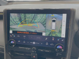 【パノラミックビューモニター】専用のカメラにより、上から見下ろしたような視点で360度クルマの周囲を確認することができます☆死角部分も確認しやすく、狭い場所での切り返しや駐車もスムーズに行えます。