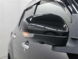 サイドターンランプ付きドアミラー。車両のドレスアップと右左折時の被視認性を兼ね備えたお洒落なミラーです。