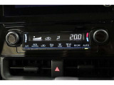 室内を快適温度にするオートエアコン!スイッチもシンプルで操作しやすく、オールシーズン快適なドライブに出かけられますね♪