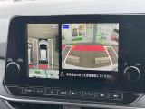 まるで真上から見ているような、視認性の良いアラウンドビューモニターです。駐車が苦手な方でもこれでらくらく駐車できますよ。