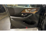 輸入車、国産車を問わず、現在お乗りのお車を下取りさせて頂きます。お車の車種やボディカラー、オプション装備などをご連絡頂けましたら、おおよその額を提示させて頂きますので、お気軽にお申し付け下さいませ。