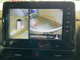 空から見たような映像で駐車ができるアラウンドビューモニター。ひと目でわかるセンサーに前後の衝突被害軽減ブレーキ付き。
