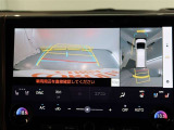 パノラミックビューモニター付きです。車両を上から見たような映像をディスプレイオーディオ画面に表示。運転席からの目視だけでは見にくい、車両周辺の状況をリアルタイムでしっかり確認できます。