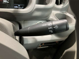車外の明るさに応じでライトを点灯、消灯してくれるオートライト機能です☆お天気の良い昼間のトンネル走行などオートにしてると便利で安心です☆エンジン停止時にライトの消し忘れも無くなります☆