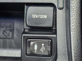 各種デバイスを接続できる便利な接続ポートとなります。ドライブ中の機器充電もスマートに対応できます。