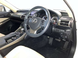 豪華な内装で運転も楽しくなりますよ♪