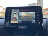 パノラミックビューモニター付きです。車両を上から見たような映像をディスプレイオーディオ画面に表示。運転席からの目視だけでは見にくい、車両周辺の状況をリアルタイムでしっかり確認できます。