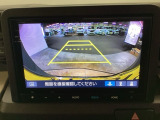 後方確認はお任せ! リアカメラ装備でバック駐車をサポートします。