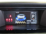 カラーヘッドアップディスプレイ付き。少ない視線移動で情報を確認できるので、運転の疲労軽減に繋がりますよ♪